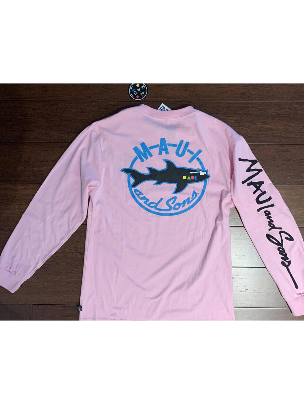 Maui and Sons Mens Shark Graphic T-Shirt Long Sleeve Logo Pink Size M NEW